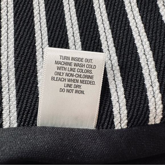 Roz & Ali Woman Black White Stripe Open Front 3/4 Sleeve Blazer Jacket Size 1X - Picture 11 of 12